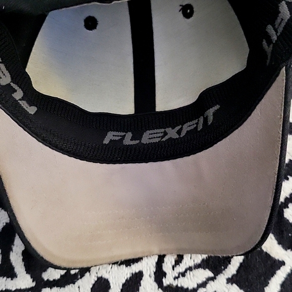 Flexfit youth hat from the store lids - Picture 4 of 5